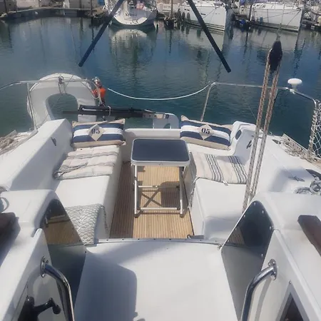 Sejour Unique Et Original Sur Notre Voilier Au Cap D Agde Botel