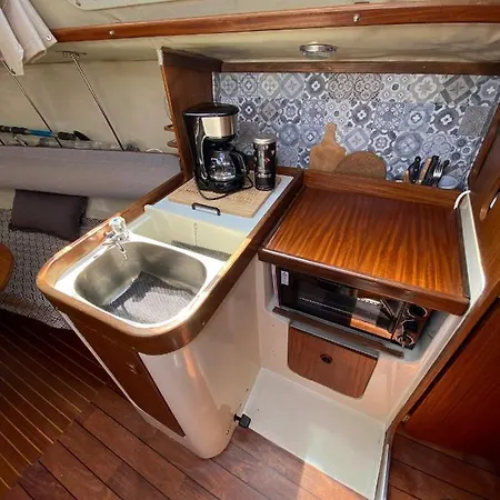 Botel Sejour Unique Et Original Sur Notre Voilier Au Cap D Agde Agde